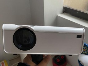 库车哪家酒店提供带投影仪的房间？具体信息如何查询？