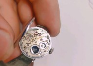 华尔手表充电器使用方法是什么？使用中应注意什么？