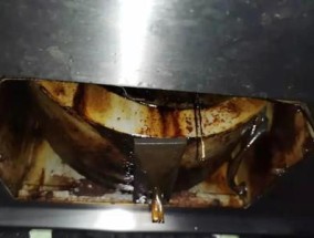 去油烟机老油渍的最佳方法（彻底清洁油烟机）