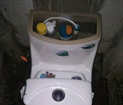 抽水马桶返水之谜（探究抽水马桶返水原因及解决方案）  第1张